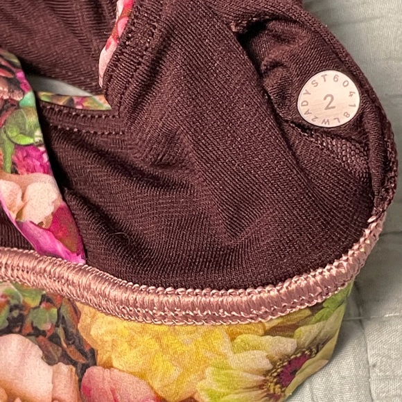 Lululemon energy bra - Picture 3 of 3